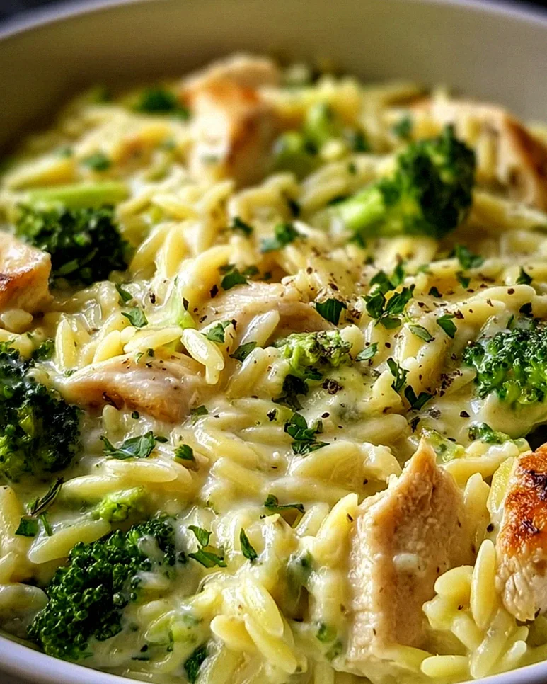 Rezept: Cremiges Hähnchen-Brokkoli-Orzo – unwiderstehlich gut!